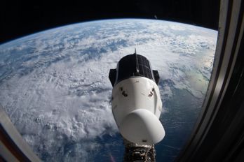 Crew Dragon dockad till den internationella rymdstationen.