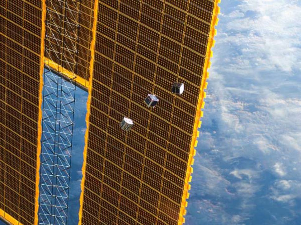 TechEdSat är den första av de tre satelliterna som lämnar ISS. Bilden togs av besättningen på ISS.